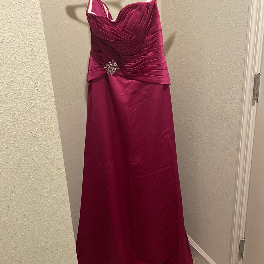 Size 8 custom bridesmaid gown only worn once paid $120 selling for $30